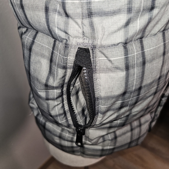 Gap Gray and Black Plaid Women's Zip up Puffer Vest with Zip Pockets XS - Picture 3 of 11